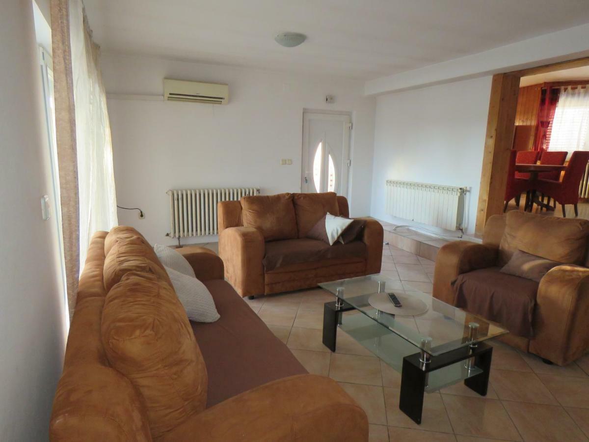 Guesthouse Dila Galovac  外观 照片