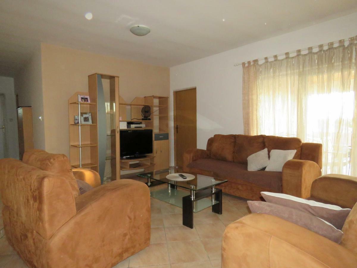 Guesthouse Dila Galovac  外观 照片